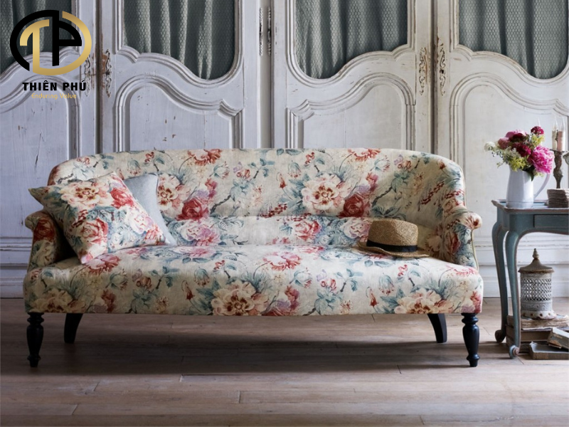 Sofa vải hoa tạo sự cổ điển cho không gian