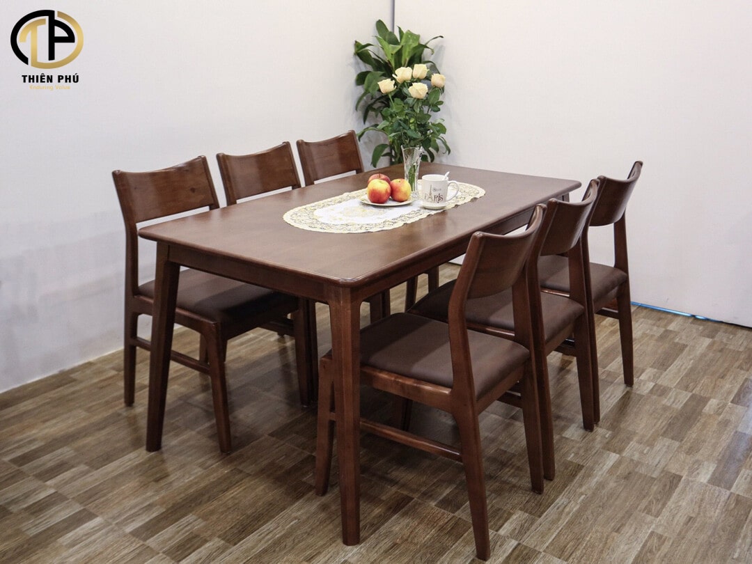 Bộ bàn ăn mặt gỗ Dragon màu Walnut là lựa chọn tuyệt vời cho những người yêu thích sự cổ điển và đẳng cấp. Mang đến cho không gian ẩm thực của gia đình bạn vẻ đẹp hoang dã, bộ bàn ăn gỗ tự nhiên này sẽ là điểm nhấn cho không gian bếp của bạn.