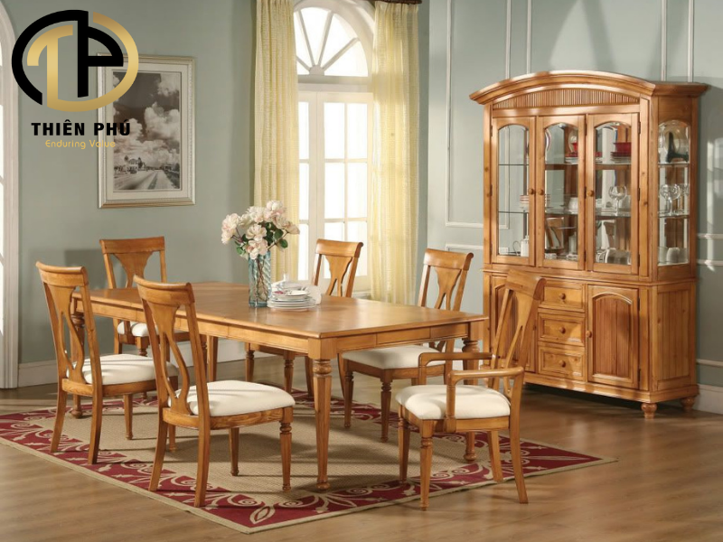 Nhiều gia chủ đã lựa chọn bàn ghế ăn gỗ tự nhiên tô điểm phòng bếp