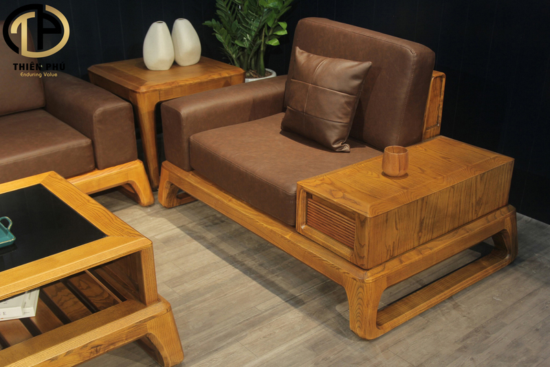 Ghế sofa gỗ tần bì bọc da tạo sự thoải mái, êm ái khi sử dụng
